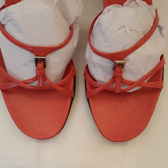 New!  Prada Pink leather w/ buckle strappy sandals - Picture 6 of 10